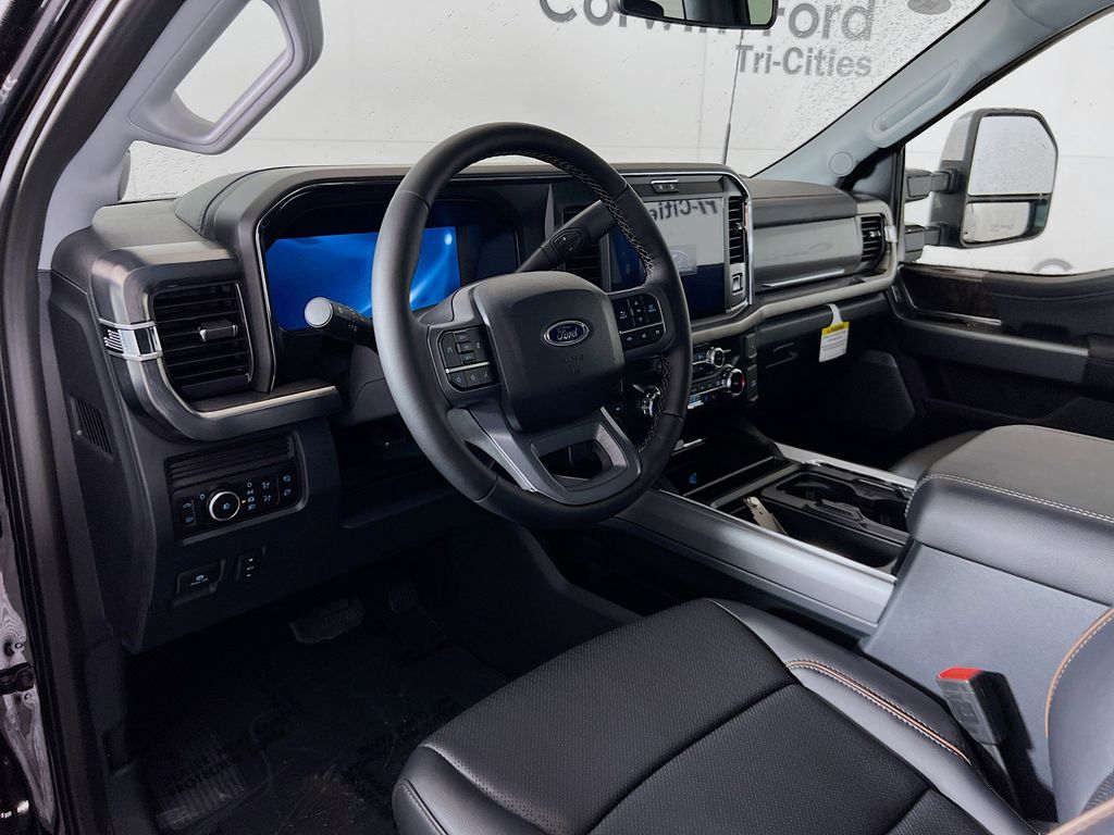 2025 Ford F-350 Lariat photo 3