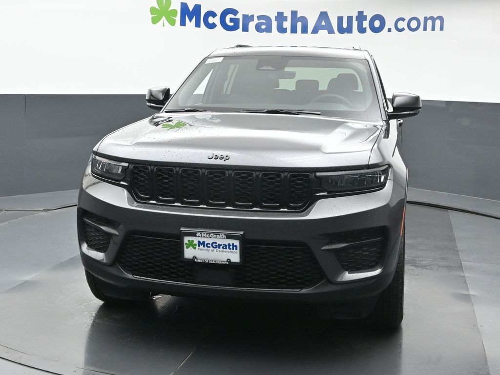 2025 Jeep Grand Cherokee Altitude photo 4