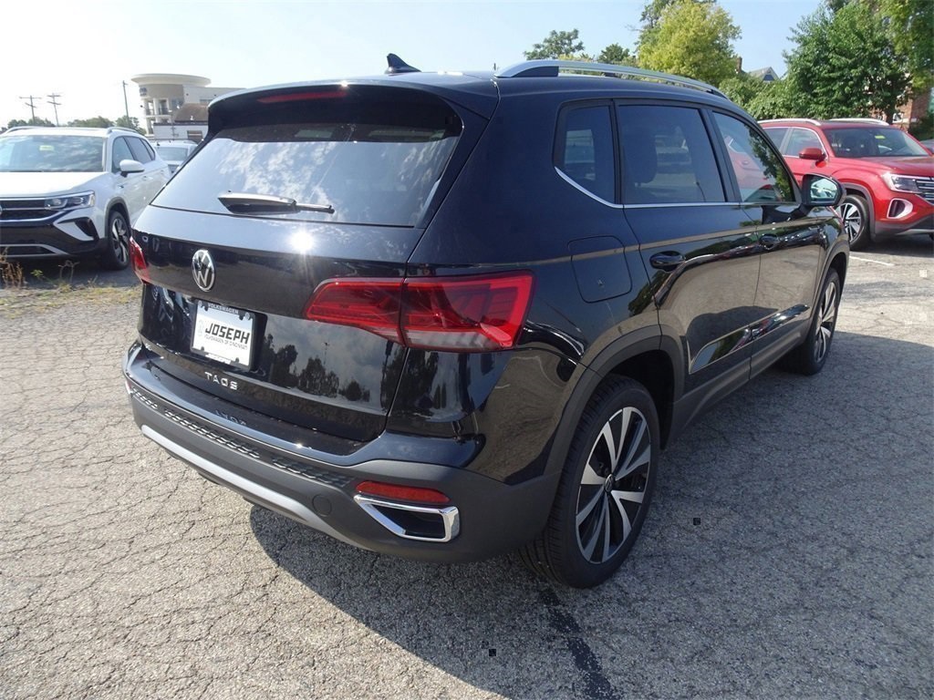 2024 Volkswagen Taos SE photo 5
