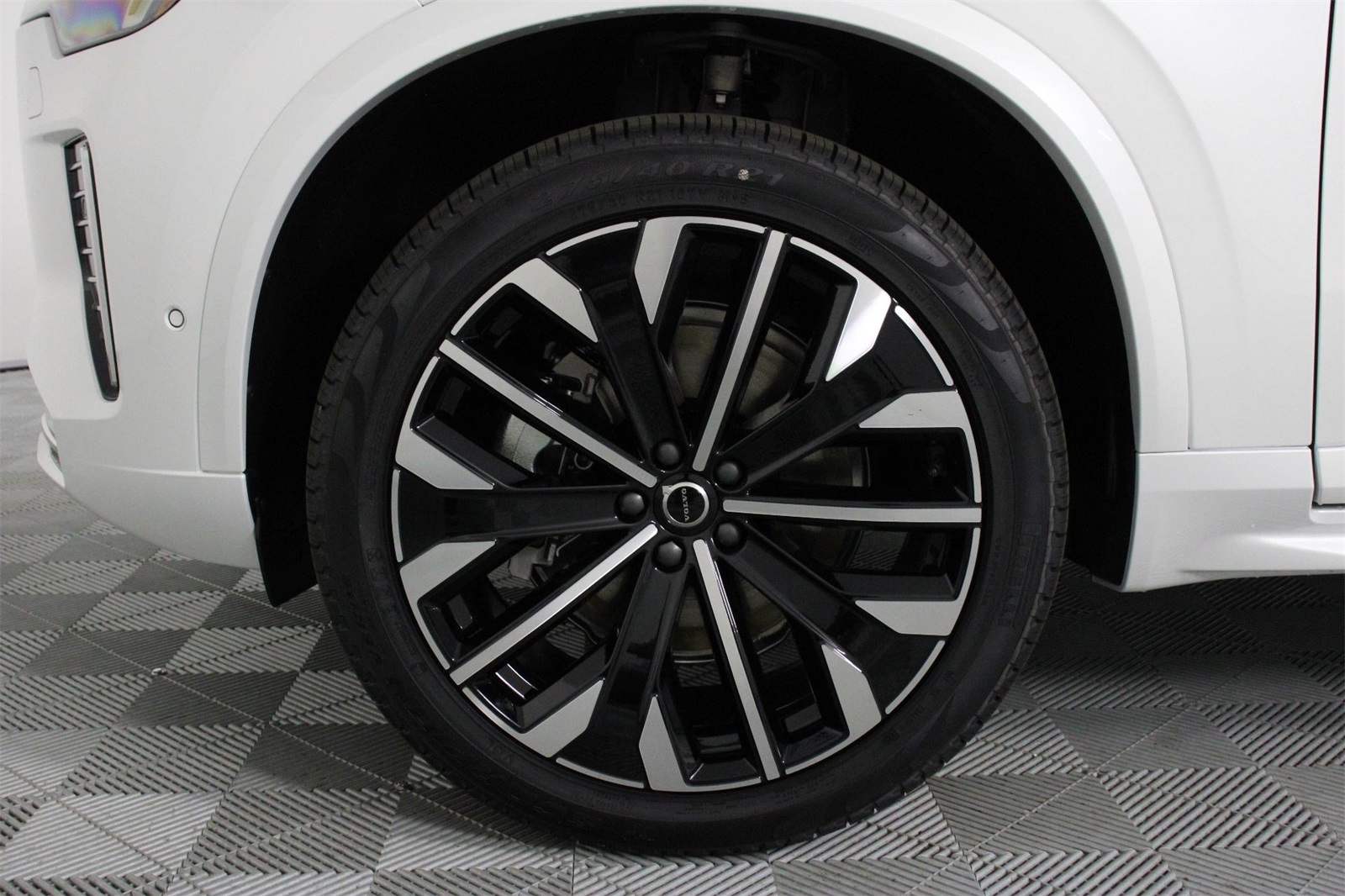 2025 Volvo XC90 Plus photo 12