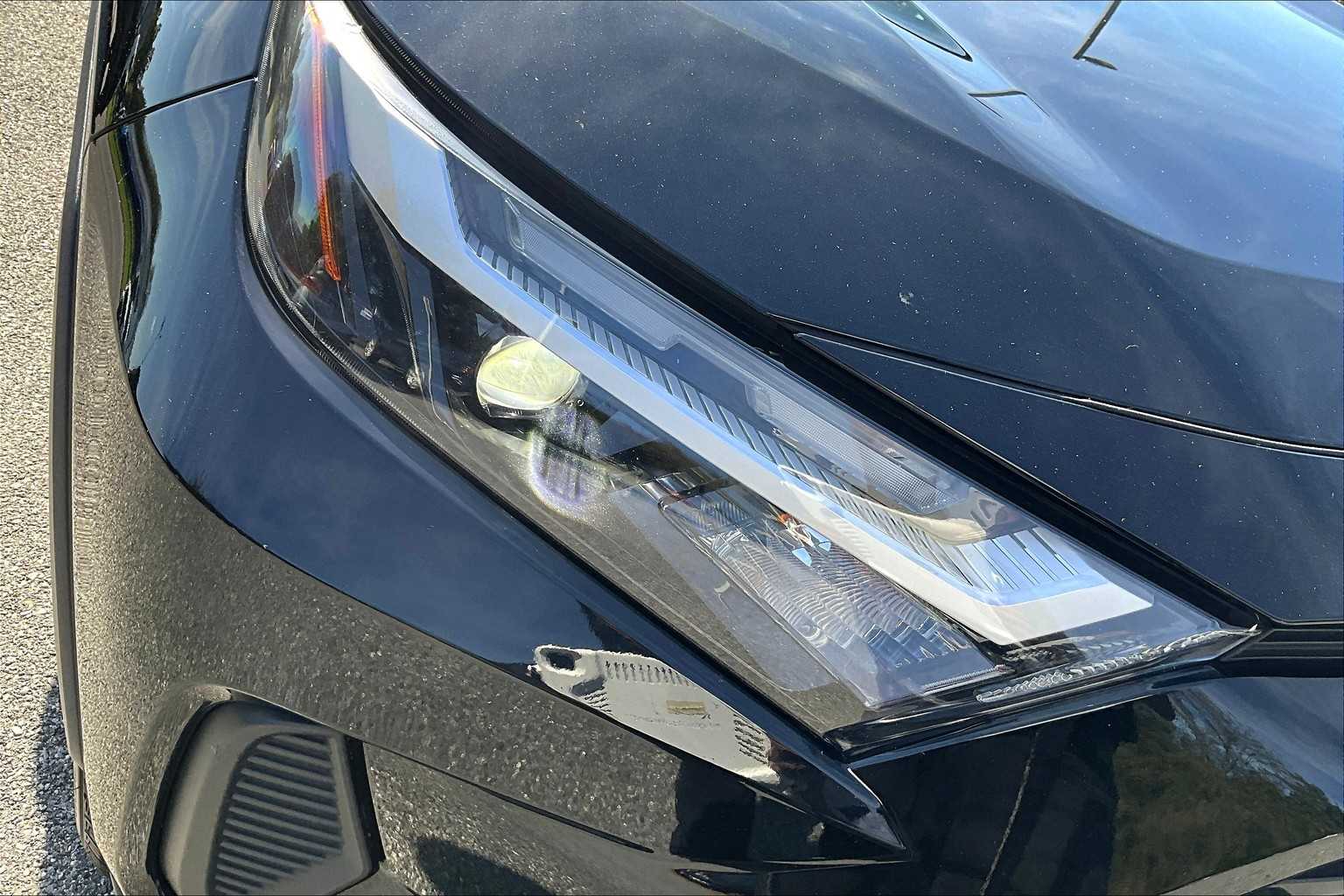 2022 Toyota RAV4 Hybrid XLE photo 26
