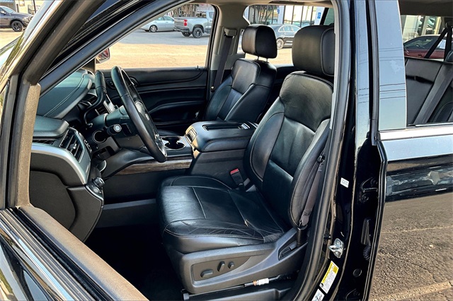 2015 Chevrolet Suburban LT photo 21