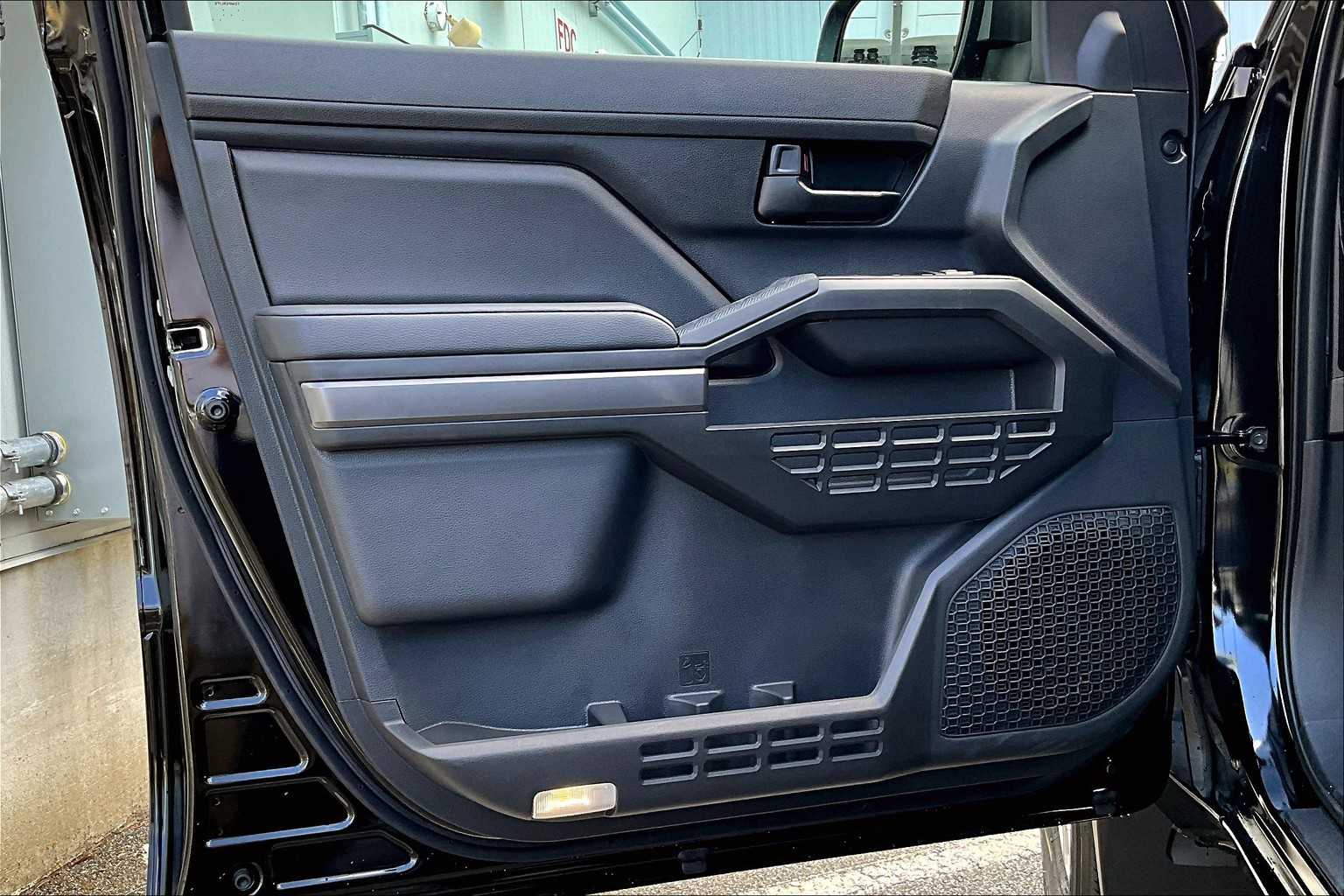 2025 Toyota Tacoma SR5 4x4 Double Cab photo 9