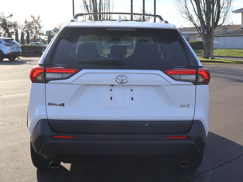 2023 Toyota RAV4 XLE photo 3
