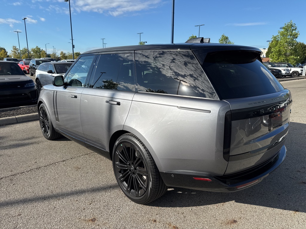 2023 Land Rover Range Rover SE photo 7