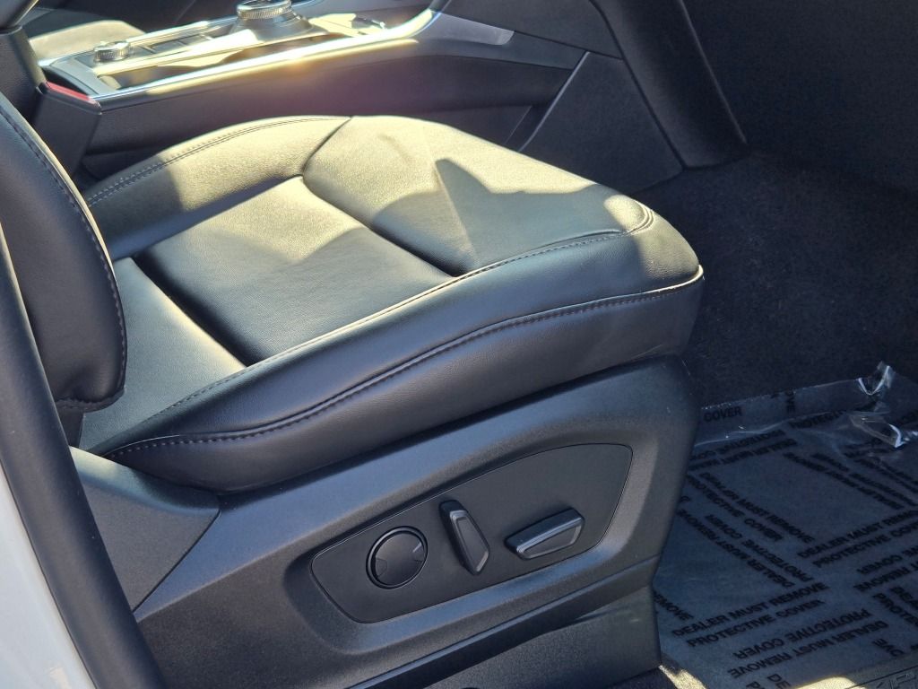 2023 Ford Explorer XLT photo 5