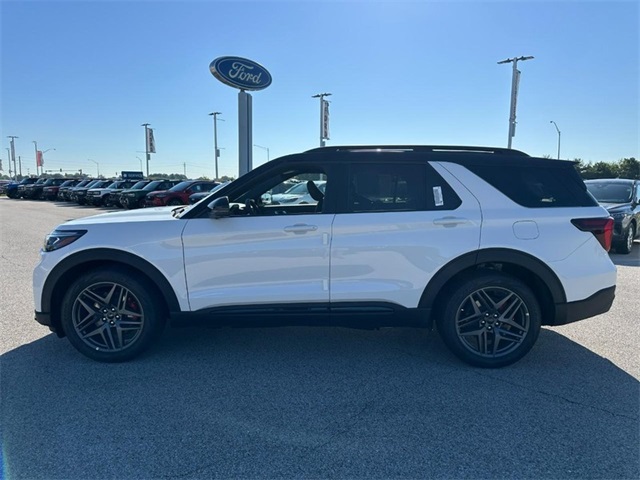 2025 Ford Explorer ST photo 2
