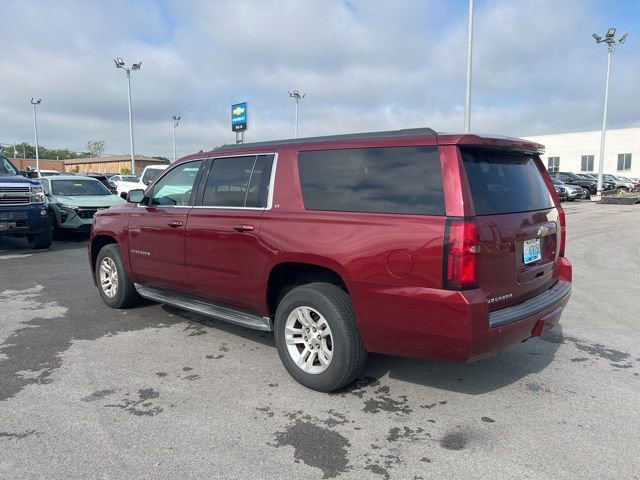 2016 Chevrolet Suburban LT photo 2