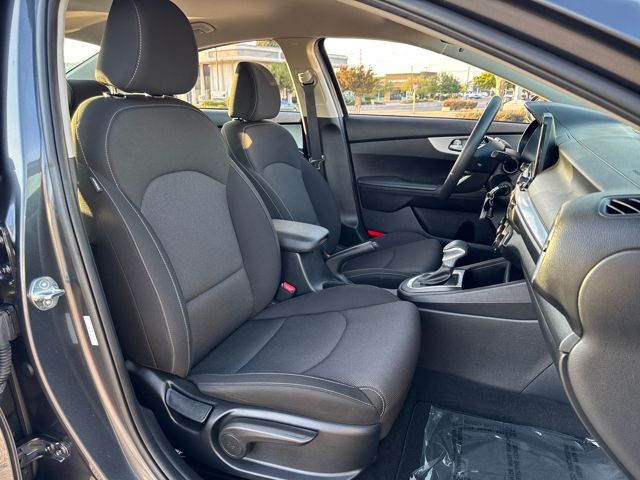 2023 Kia Forte LXS photo 17
