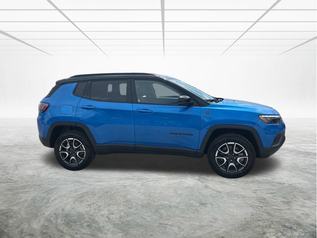 2025 Jeep Compass Trailhawk photo 3