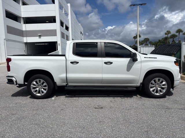 2024 Chevrolet Silverado 1500 Custom photo 2