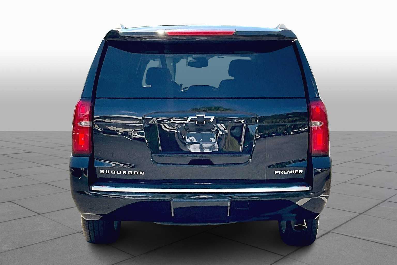 2019 Chevrolet Suburban Premier photo 4