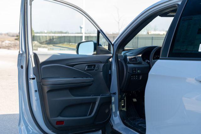 2025 Honda Ridgeline TrailSport photo 17