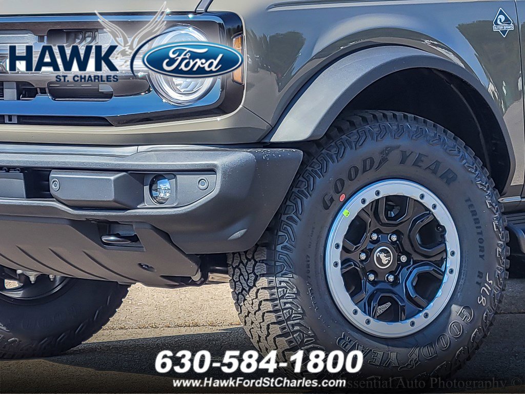 2025 Ford Bronco Outer Banks photo 2