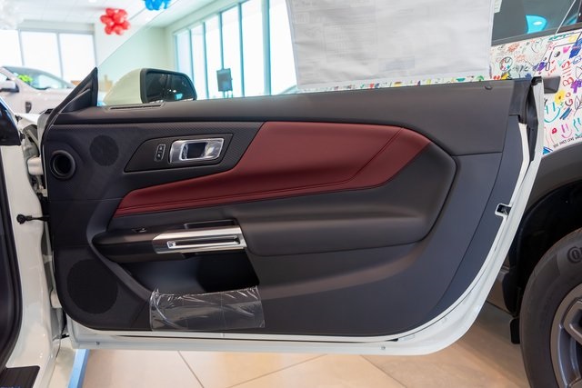 2025 Ford Mustang GT Premium photo 4