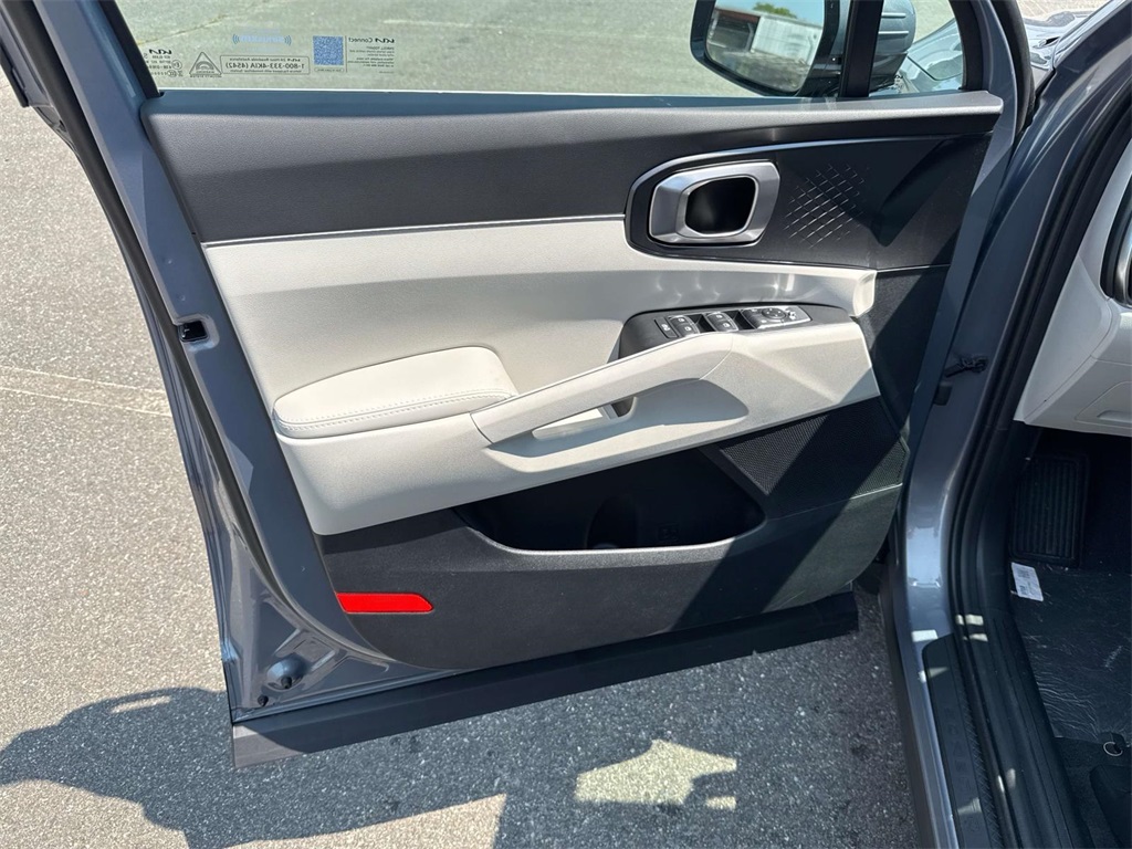 2025 Kia Sorento S photo 3