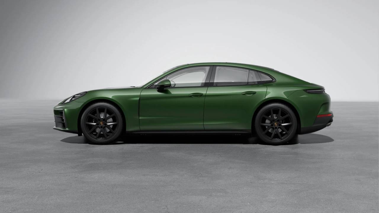 2026 Porsche Panamera 4 photo 2
