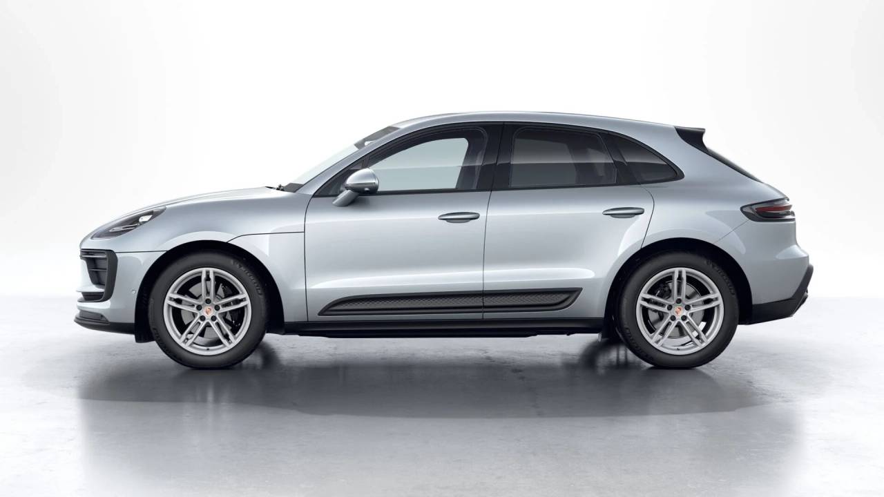 2026 Porsche Macan T photo 2