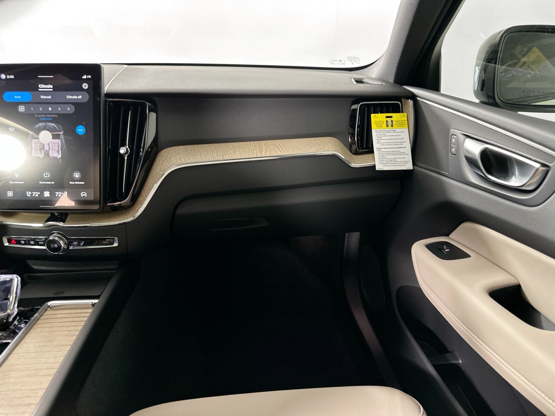 2026 Volvo XC60 B5 Core photo 23