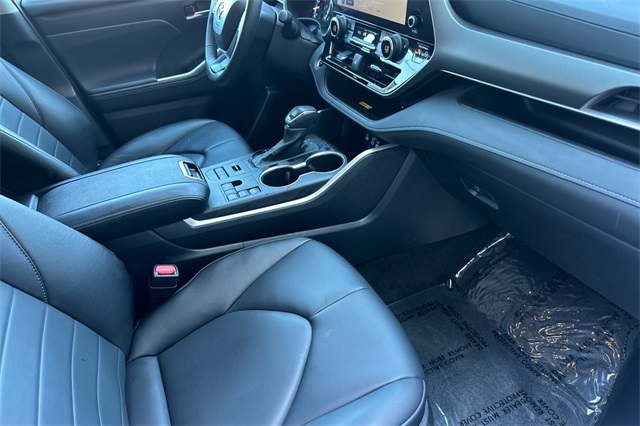 2024 Toyota Highlander XLE photo 14