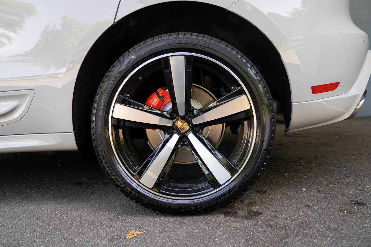 2025 Porsche Macan S photo 11