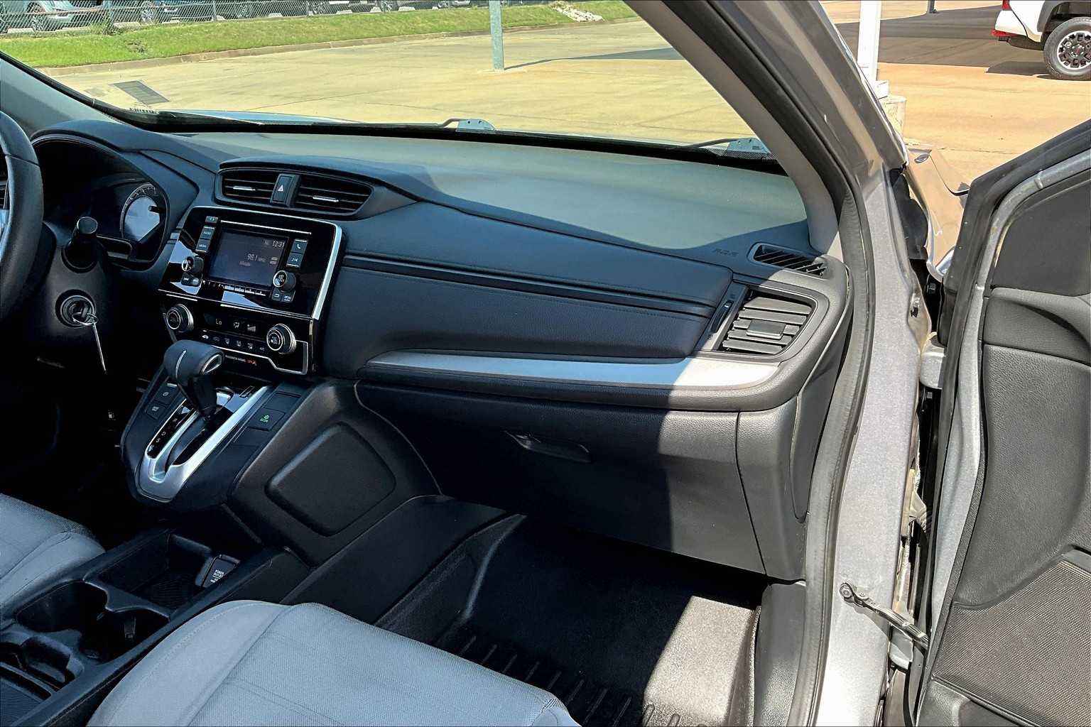 2017 Honda CR-V LX photo 15