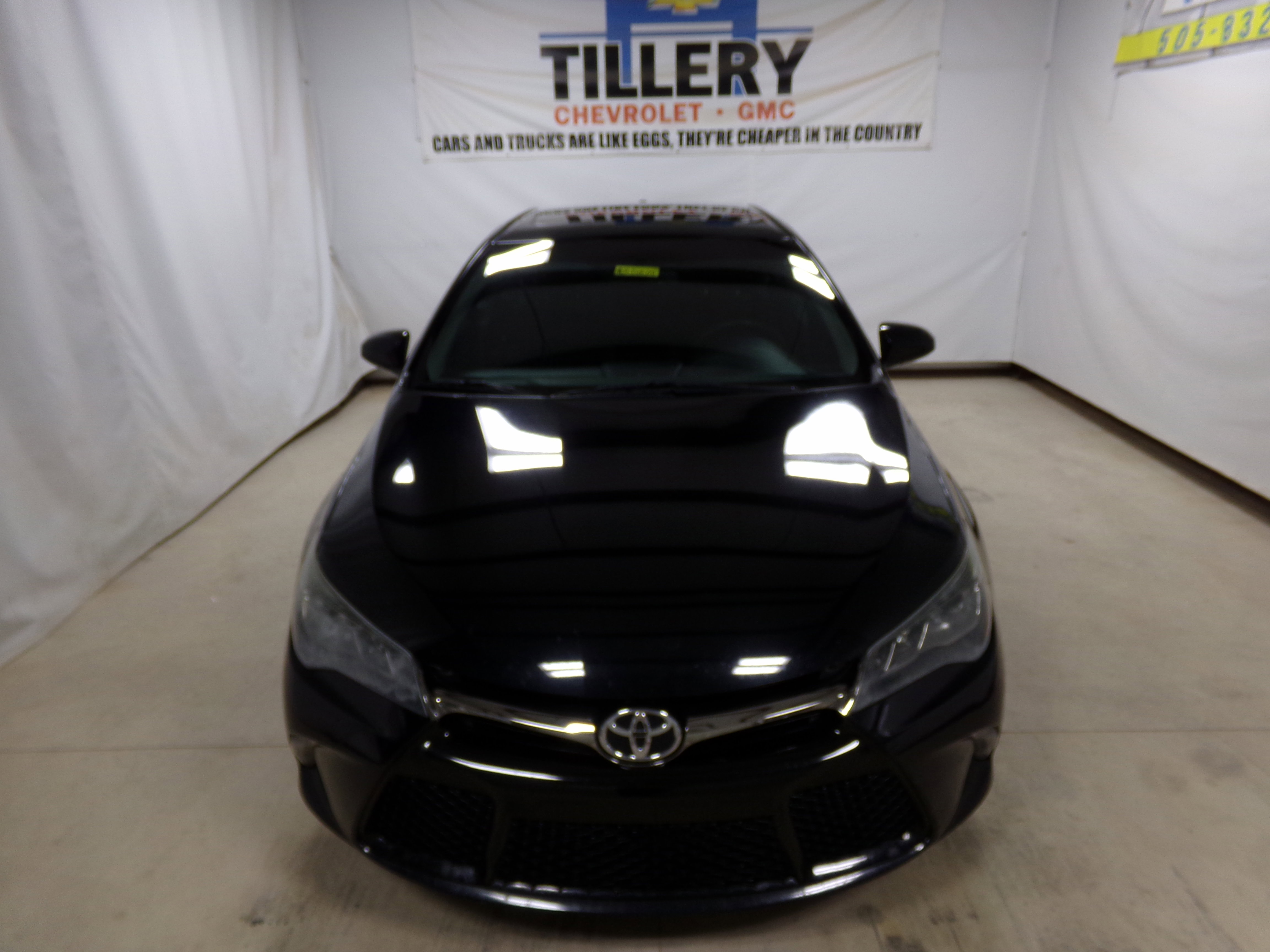 2015 Toyota Camry XSE photo 2