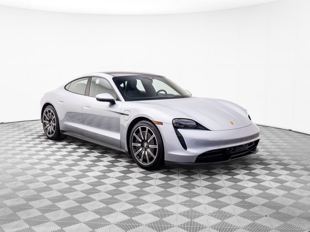 2021 Porsche Taycan Base photo 7