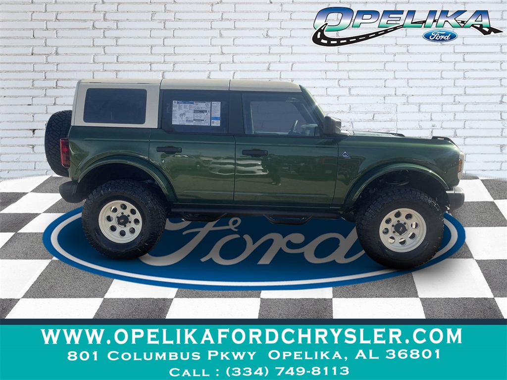2024 Ford Bronco Black Diamond photo 2