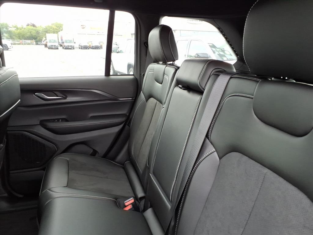 2025 Jeep Grand Cherokee Altitude X photo 9