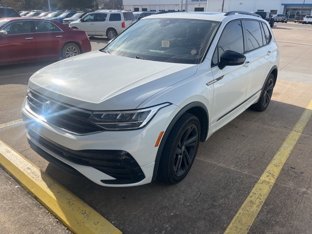 2023 Volkswagen Tiguan SE R-LINE BLACK's photo
