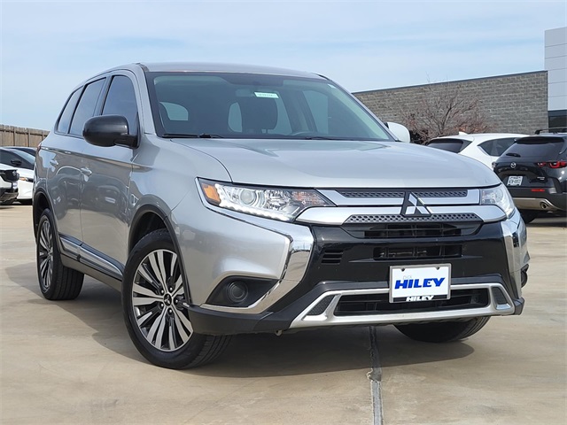 2020 Mitsubishi Outlander ES's photo