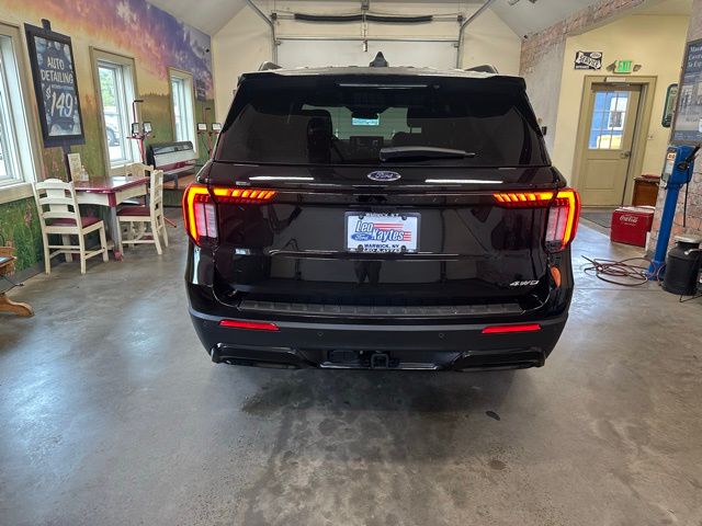 2025 Ford Explorer ST-Line photo 13