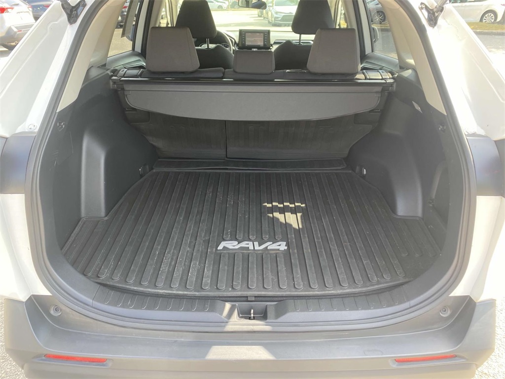 2021 Toyota RAV4 Hybrid XLE photo 7