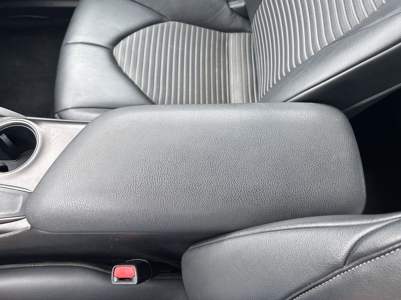 2022 Toyota Camry SE photo 29