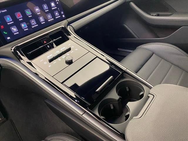 2025 Porsche Panamera 4 photo 21