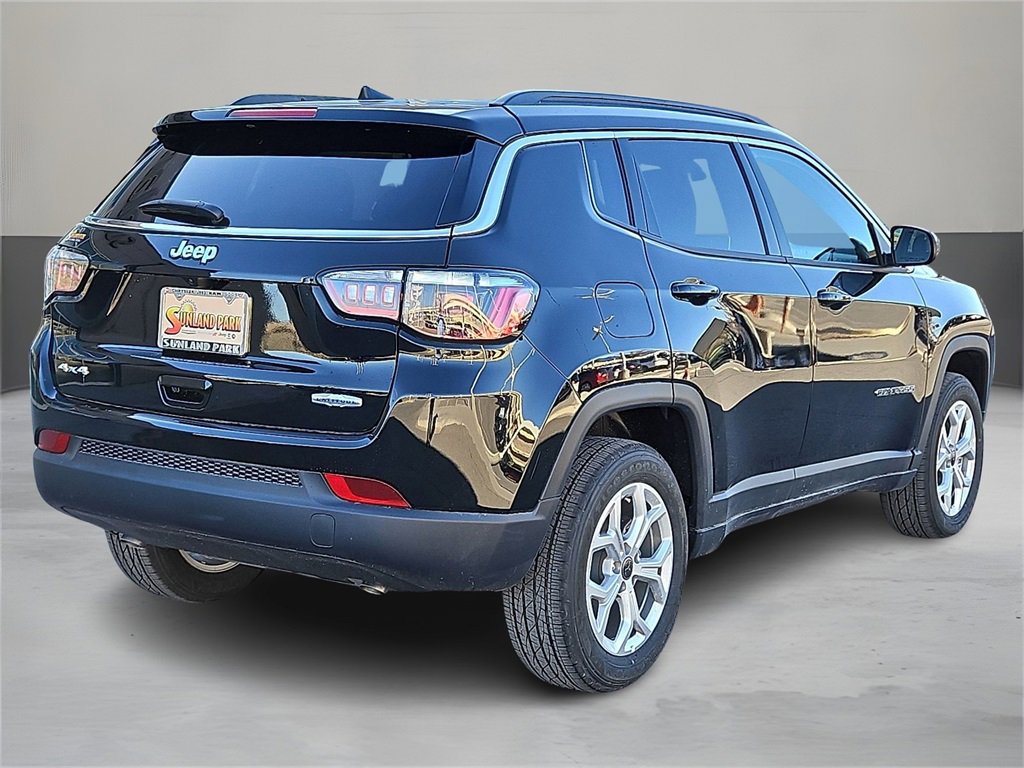 2025 Jeep Compass Latitude photo 3