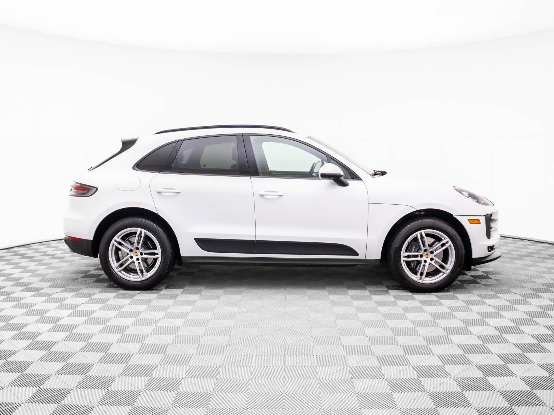 2021 Porsche Macan Base photo 7