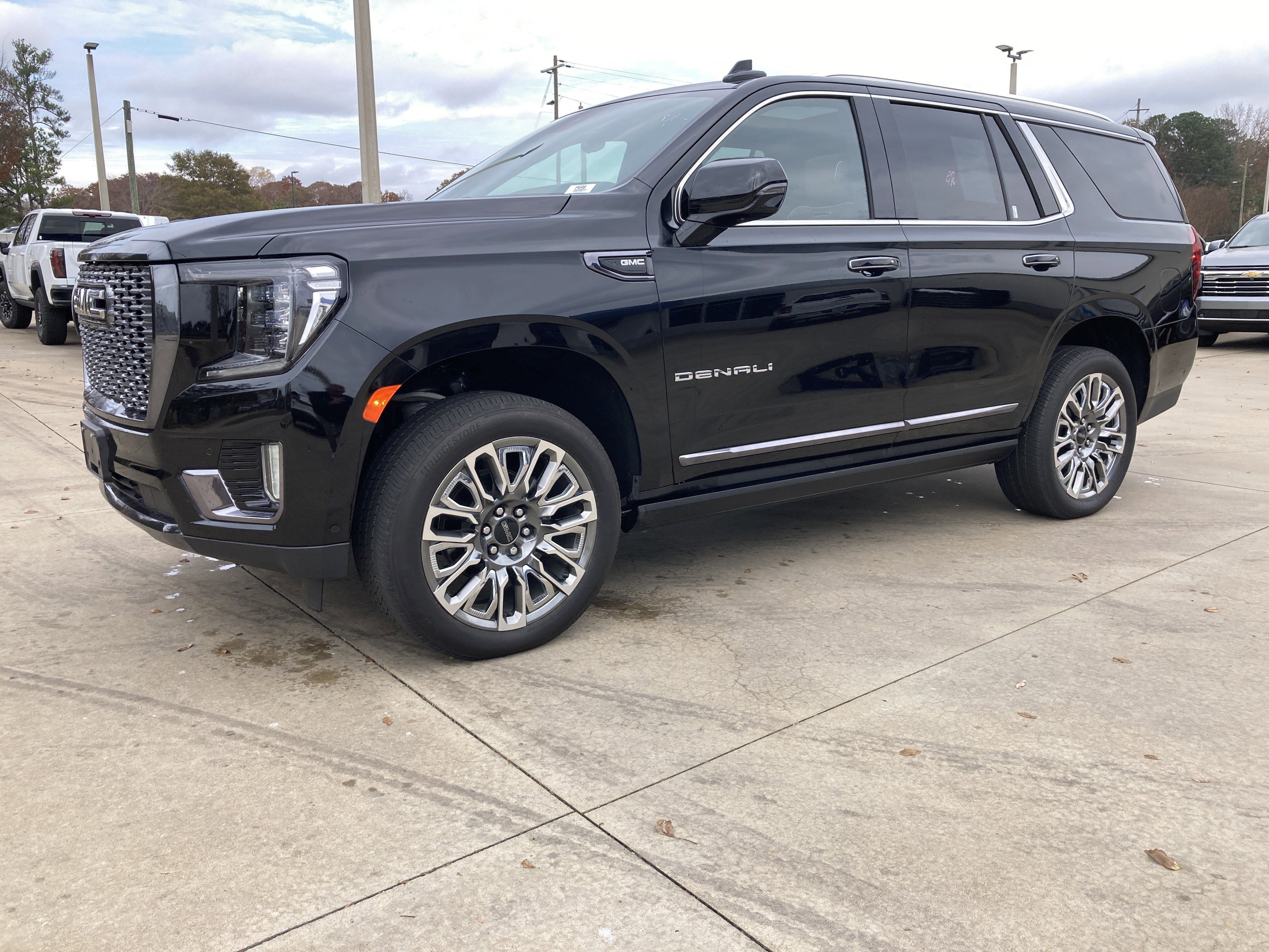 2024 GMC Yukon Denali Ultimate's photo