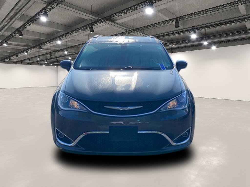 2019 Chrysler Pacifica Touring L photo 2