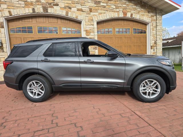2026 Ford Explorer photo 2