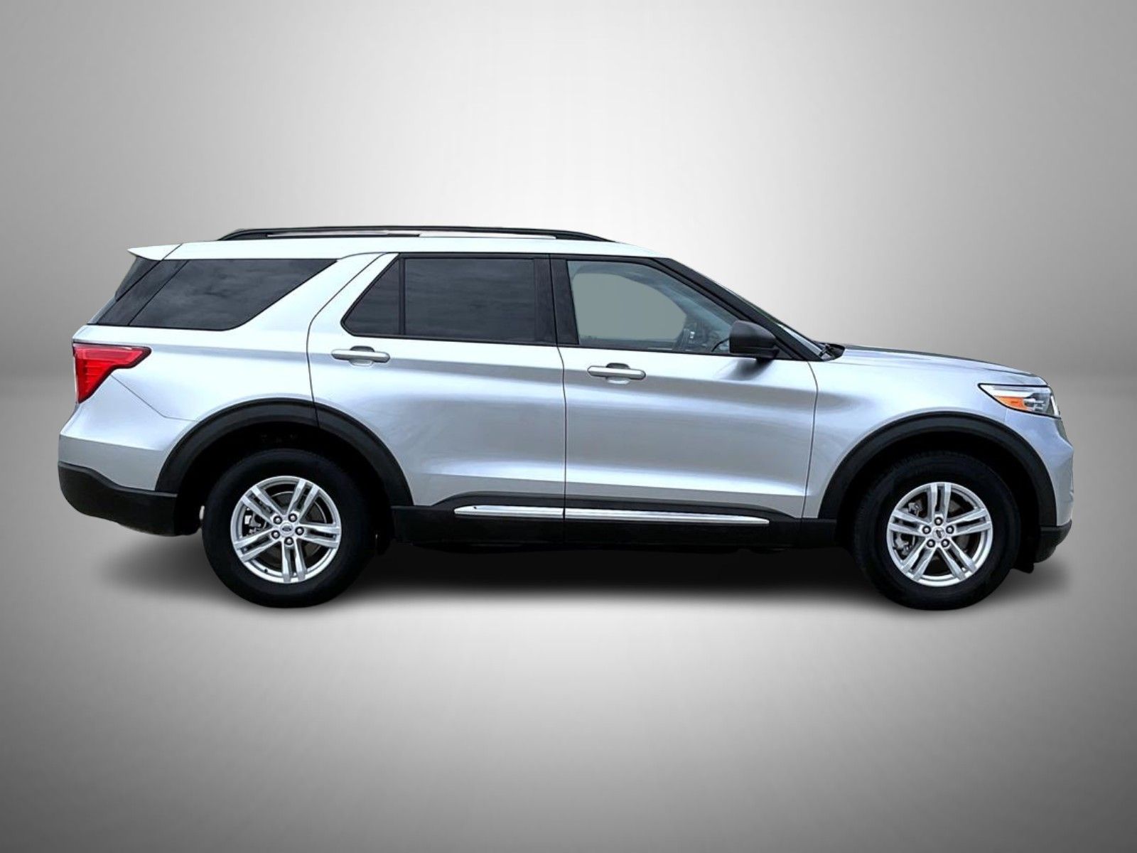 2024 Ford Explorer XLT photo 2
