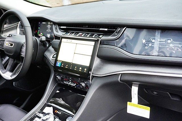 New 2023 Diamond Black Crystal Pearl-Coat Exterior Paint Jeep 4xe image 12