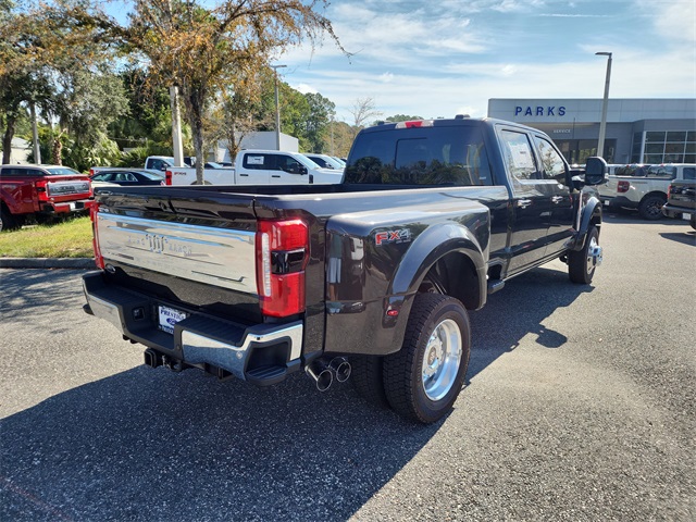 2025 Ford F-450 King Ranch photo 3