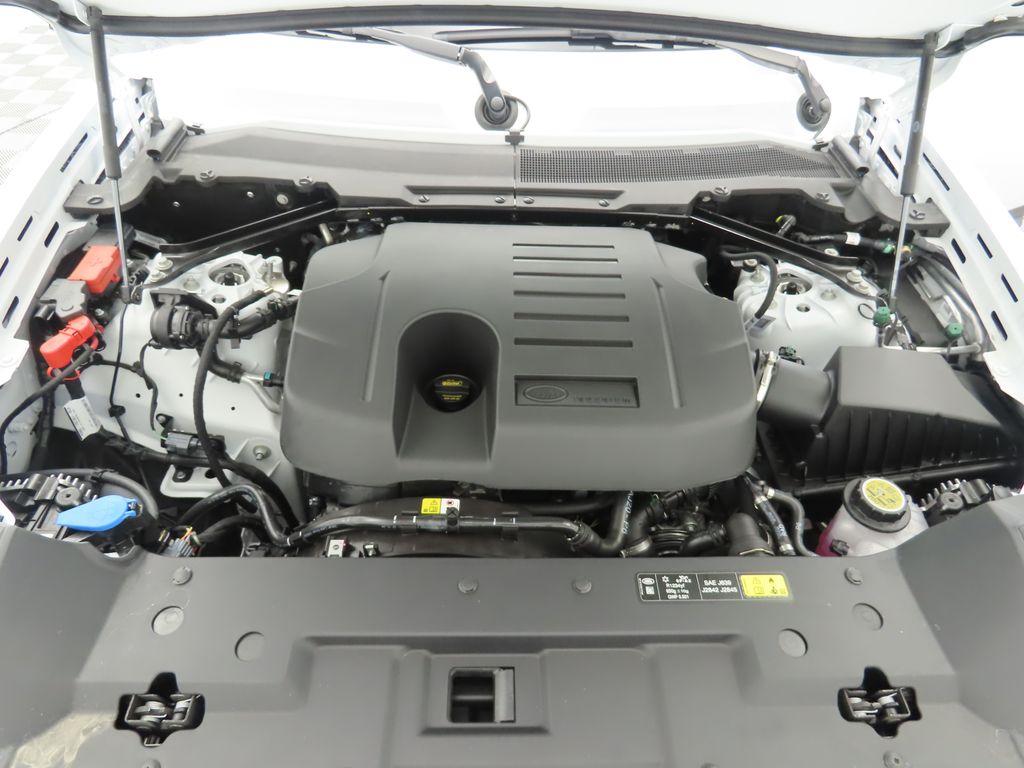 2025 Land Rover Defender 110 S photo 29