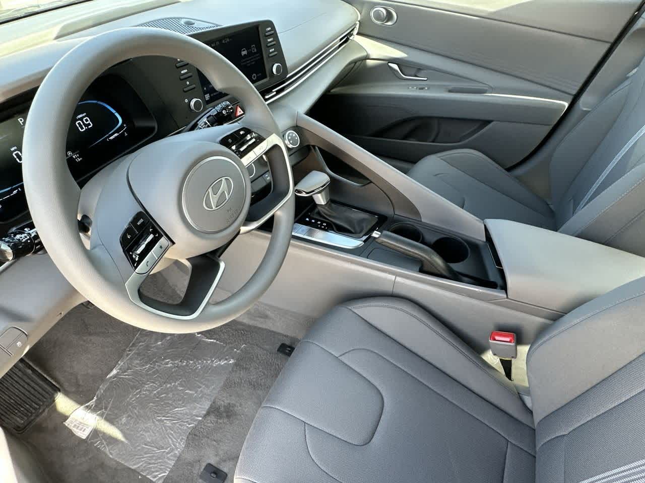 2025 Hyundai Elantra SE photo 12