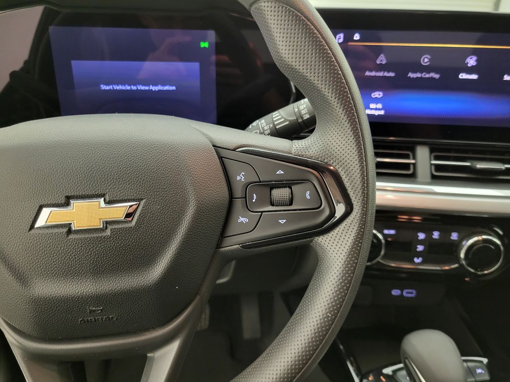 2024 Chevrolet Trax LT photo 4