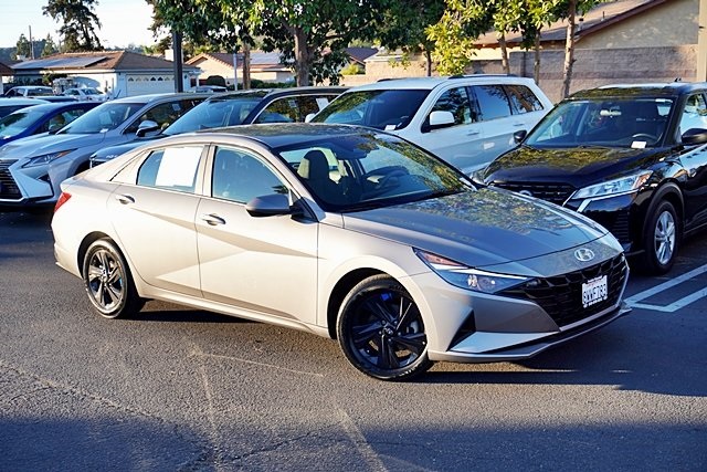 Used 2021 Gray Hyundai SEL image 3