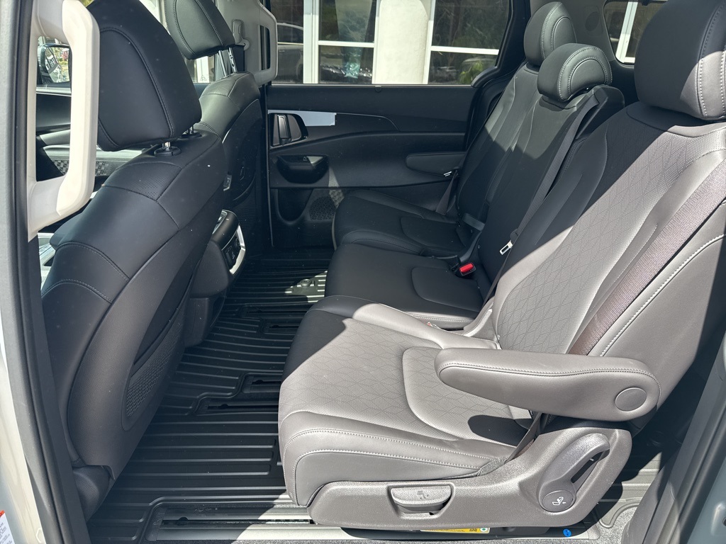 2025 Kia Carnival SX photo 20
