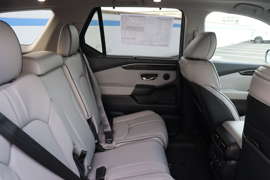 2025 Honda Pilot Elite photo 17